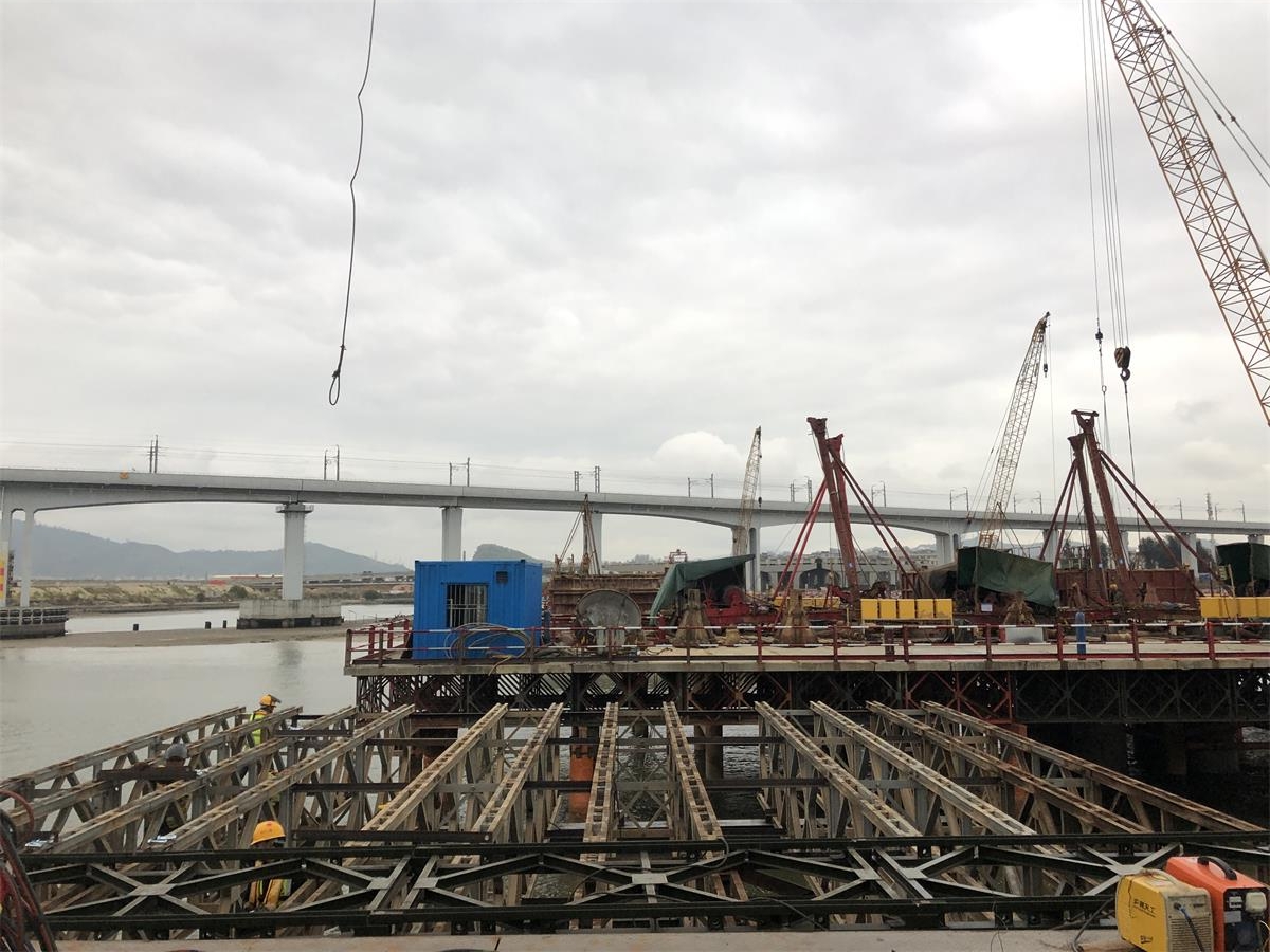 湖南浩潤路橋機械有限公司,郴州公路鋼橋設計制造加工,郴州鋼管樁橋梁設計制造加工 湖南浩潤路橋機械有限公司,郴州公路鋼橋設計制造加工,郴州鋼管樁橋梁設計制造加工